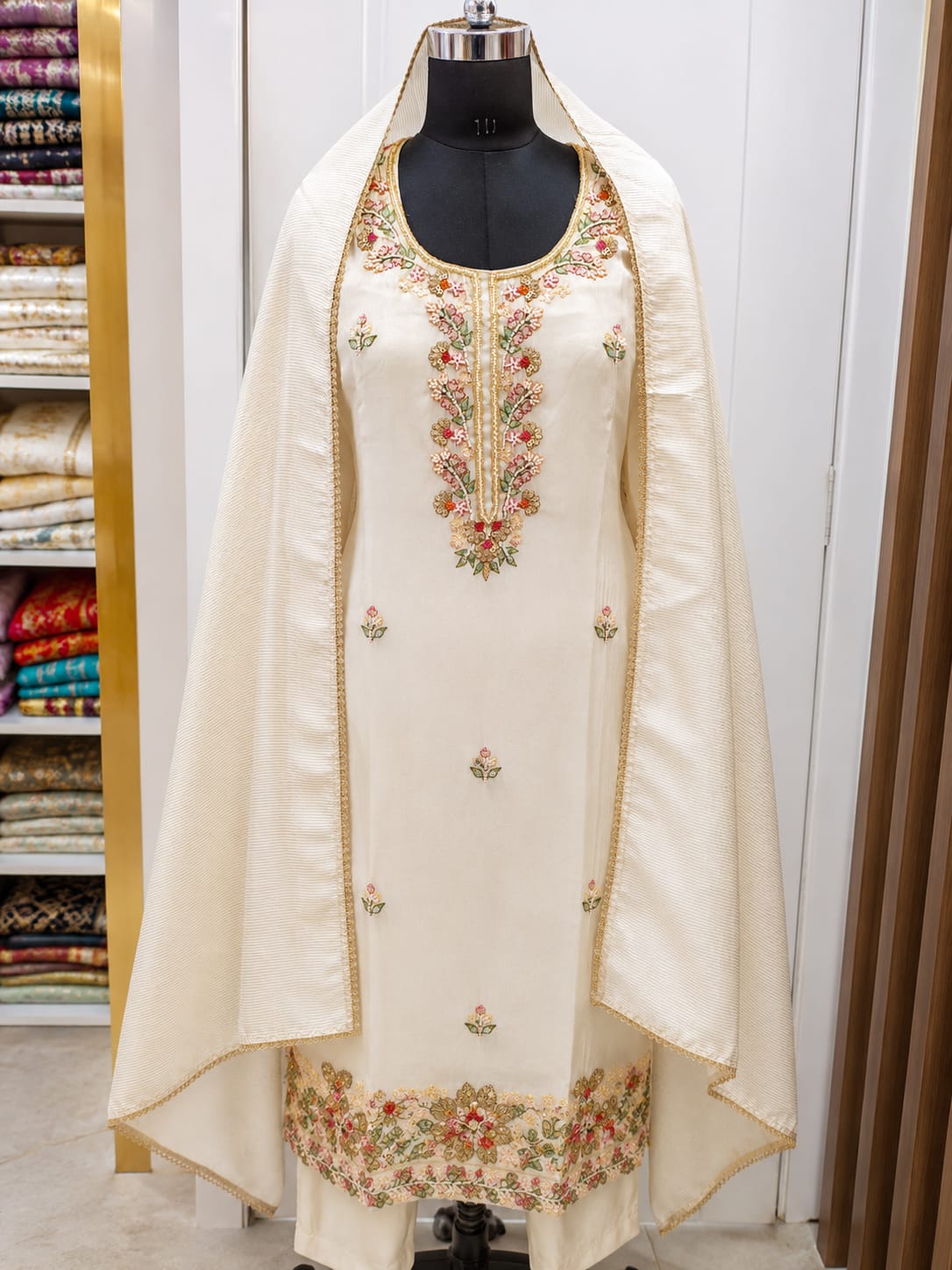 Elegant Ivory Embroidered 3-Piece Suit Set - Image 4